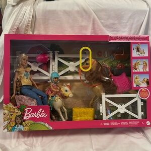 Barbie Hugs ‘n’ Horses Playset (New)